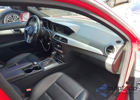 2013 Mercedes-Benz C 250 Sport z USA, uszkodzony, nr VIN WDDGF4HB5DA803693